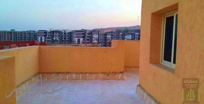 شقه في اشجار سيتي  ١١٥ متر و معاها روف ٥٠ متر