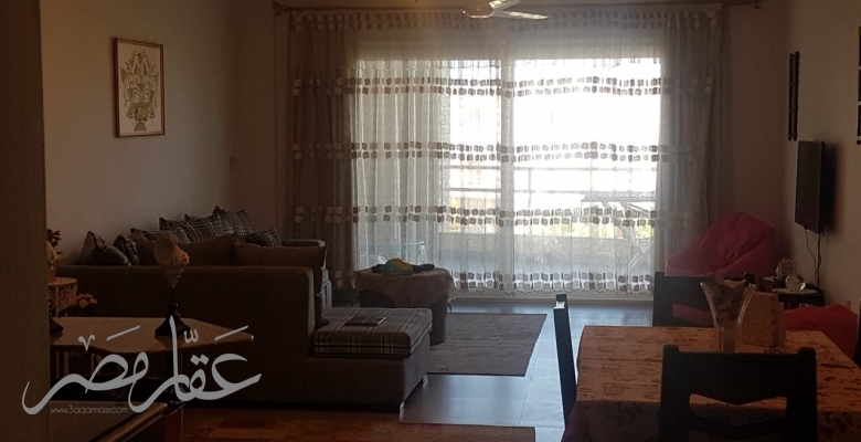 شاليه بجنينة وحمام سباحة بموقع متميز جدا بامواج سيدى عبد الرحمن