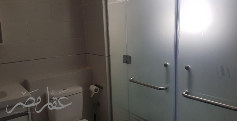 شاليه بجنينة وحمام سباحة بموقع متميز جدا بامواج سيدى عبد الرحمن