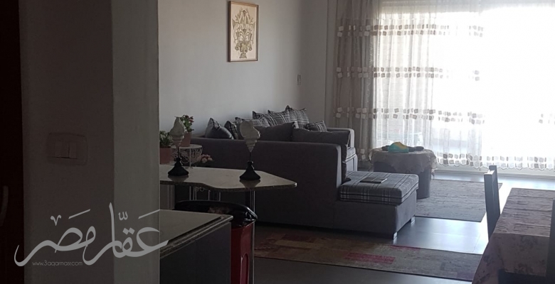 شاليه بجنينة وحمام سباحة بموقع متميز جدا بامواج سيدى عبد الرحمن