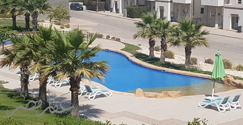 شاليه بجنينة وحمام سباحة بموقع متميز جدا بامواج سيدى عبد الرحمن