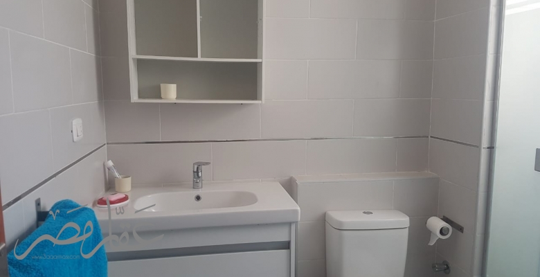 شاليه بجنينة وحمام سباحة بموقع متميز جدا بامواج سيدى عبد الرحمن