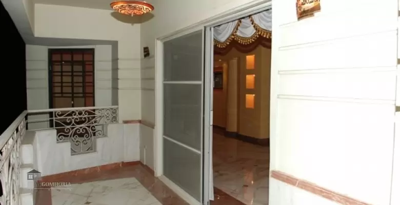 Unfurnished Apartment for rent 320.00 M2 in Cairo, Maadi