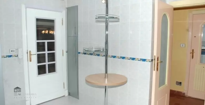 Unfurnished Apartment for rent 320.00 M2 in Cairo, Maadi