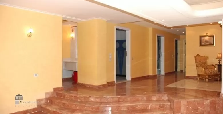Unfurnished Apartment for rent 320.00 M2 in Cairo, Maadi