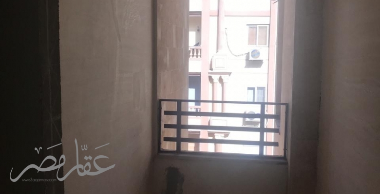 شقة بعمارة جديدة بموقع حيوى جدا بالمهندسين للبيع