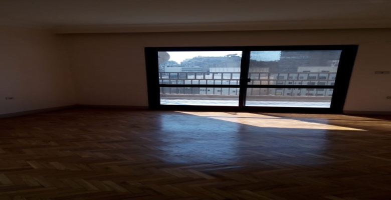 شقة للبيع بالمهندسين تطل علي شارع جامعة الدول 