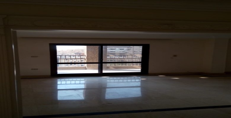 شقة للبيع بالمهندسين تطل علي شارع جامعة الدول 