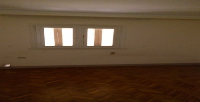 شقة للبيع بالمهندسين تطل علي شارع جامعة الدول 