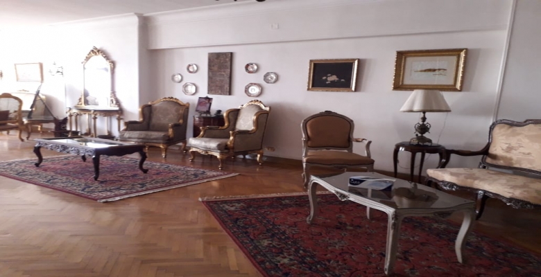 شقه للبيع تطل علي النيل -  بالزمالك - Apartment for sale overlooking the Nile - in Zamalek.