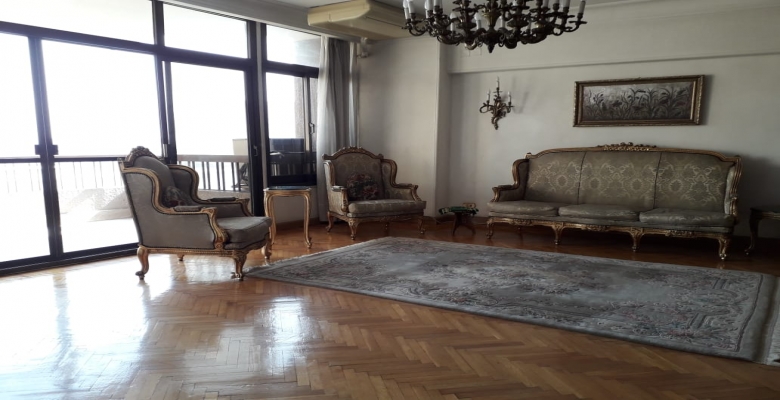 شقه للبيع تطل علي النيل -  بالزمالك - Apartment for sale overlooking the Nile - in Zamalek.