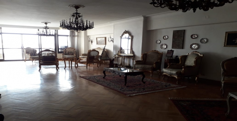 شقه للبيع تطل علي النيل -  بالزمالك - Apartment for sale overlooking the Nile - in Zamalek.