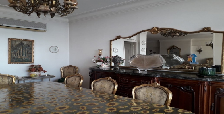 شقه للبيع تطل علي النيل -  بالزمالك - Apartment for sale overlooking the Nile - in Zamalek.