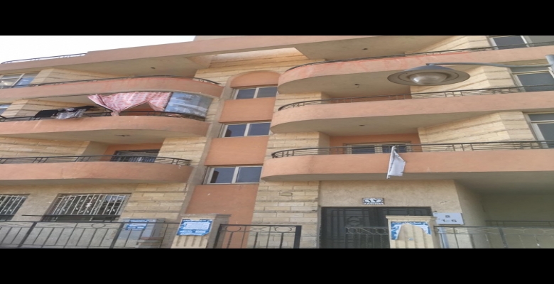 شقتين للبيع في كمبوند جاردينيا الشمس علي الشارع الرئيسي