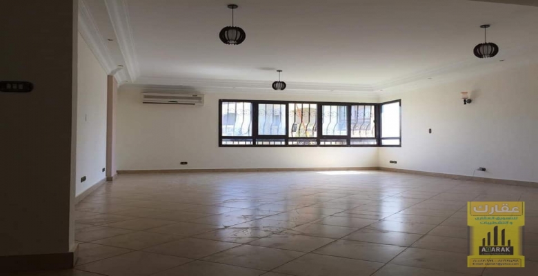 شقة لقطه للبيع تشطيب سوبر لوكس 182 م بموقع مميز جدااا في حي الاشجار( امام دريم لاند )