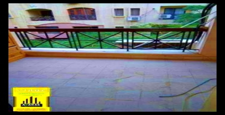 شقة 127 م فى كمبوند حى الاشجار تطل بالكامل على حدائق بفيو رائع غير مجروحة تماما - يوجد حراسه بالحى 24 ساعه على البوابات .. وداخل الحى يوجد ايضا شركه نظافه وصيانه خاصه بالحى يوجد باركينج للسيارات ويوجد نادى رائع امام السنتر ســايبر . جيم .. وكافى شوب داخل 