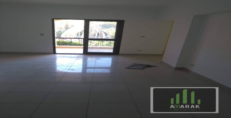 شقه 135 م بكمبوند حي الاشجار تشطيب الشركه بالدور الاول للبيع تتكون من ٣ غرف نوم و ٢ حمام ورسبشن ٢ قطعه ومطبخ وبلكونه كبيرة في مكان رائع داخل الكومباوند يتميز بالامان والهدوء بكومباوند حي الاشجار امام دريم بارك ودريم لاند علي طريق الواحات مباشر وقريب من مو