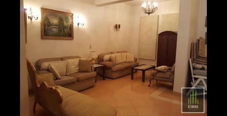 بحي الاشجار للبيع بينت هاوس ٢٠٢م٢ + روف ٧٥ م نصف تشطيب على المحارة بلدور الخامس والعمارة يوجد بها أسانسير وجراج أسفل العمارة به مكان ملك الوحدة مخصص لها بالإضافة الى أماكن باركينج حول المبنى الوحدة تتكون من مستويين المستوى الأول به ريسيبشن كبير يكفى ٣ قطع