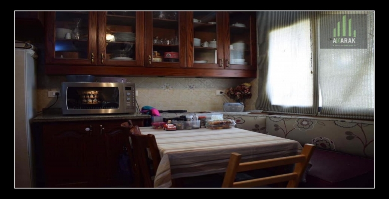 للبيع شقة مساحة ٢٣٤ متر حي الاشجار ، ٣ دقائق من مول مصر ، رسيبشن كبير ٤ قطع ، ٣ نوم ( منهم ١ سويت مع ليفنج ( او دريسنج ) و حمام ، ١ بحمام و تراس و الثالثة غرفة بمخزن كبير ) ، حجرة خادمة ، مخزن كبير ، مطبخ كبير بمنشر كبير مطل علي الباركنج، حمام ضيوف ، بالد