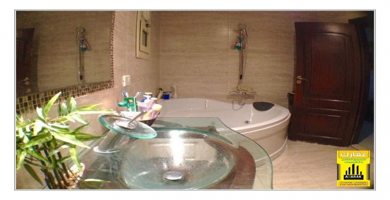 للبيع في كمبوند حي الأشجار شقة 209 متر دور ثاني 3 غرف نوم + 3 حمام + ريسبشن 4 قطع + مطبخ كبير + غرفة خزين تشطيب سوبر لوكس إستلام فوري من المالك . كمبوند حي الأشجار أمام دريم بارك ودريم لاند وقريب جدا من جامعة زويل ومدينة الإنتاج الإعلامي ومول مصر وقريب من