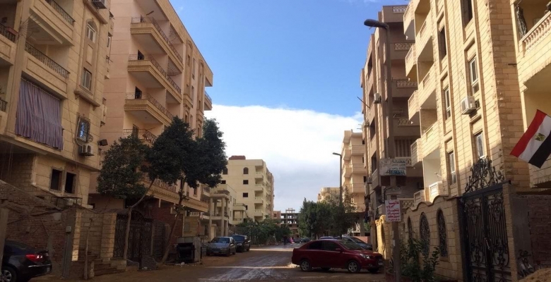 شقة للبيع بحدائق الأهرام بموقع متميز وتطل علي فيلا