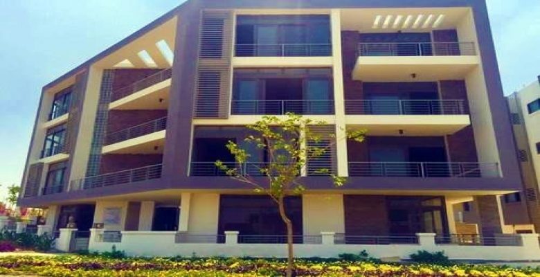 فرصة ذهبية شقة للبيع بكمبوند تاج سيتى امام المطار و فندق كيمـبينسيكـى