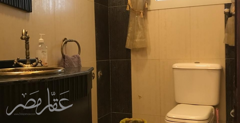 فيلا ثلاثة ادوار للبيع بالسادس من اكتوبر بسعر مغرى جدا