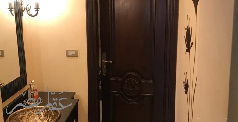 فيلا ثلاثة ادوار للبيع بالسادس من اكتوبر بسعر مغرى جدا