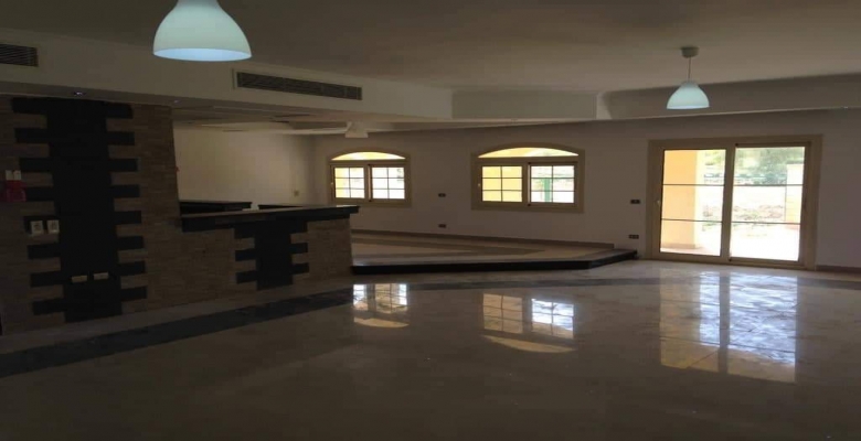 فيلا بفيو حديقة امامية وخلفية للبيع بمدينتى بسعر مغرى 