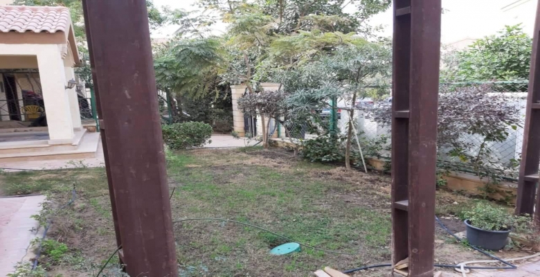 فيلا بفيو حديقة امامية وخلفية للبيع بمدينتى بسعر مغرى 