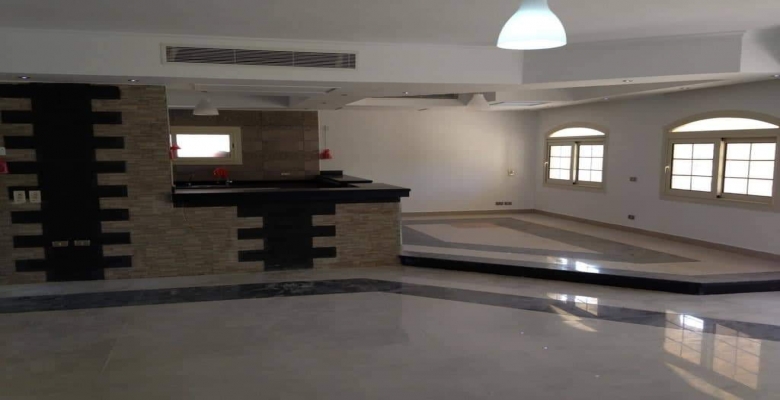 فيلا بفيو حديقة امامية وخلفية للبيع بمدينتى بسعر مغرى 