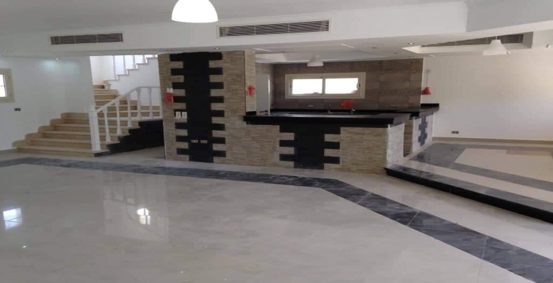 فيلا بفيو حديقة امامية وخلفية للبيع بمدينتى بسعر مغرى 