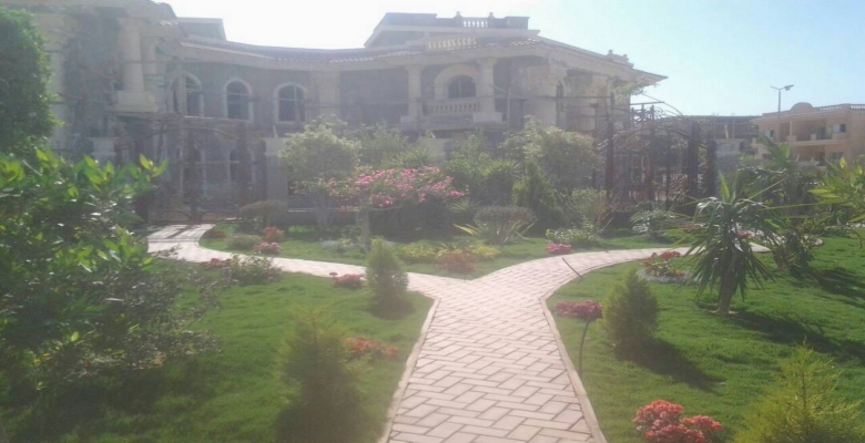  فيلا توينز على الطراز الكلاسيكي اليوناني ويتوسطهم حمام سباحة ( ويمكن فتحهم فيلا واحده كبيره )