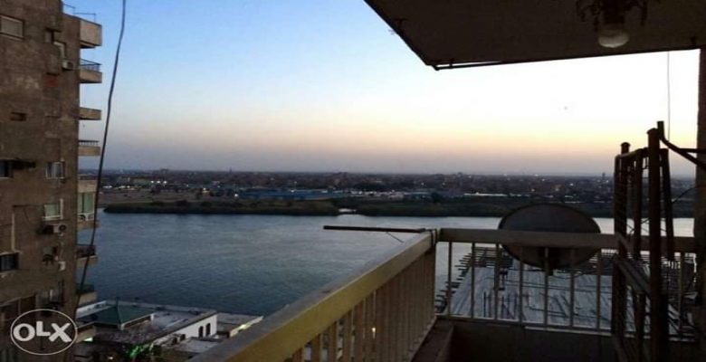 شقه تطل علي النيل مباشره 