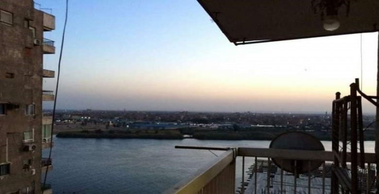 شقه تطل علي النيل مباشره 