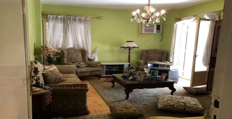 شقة للبيع على شارع رئيسى بالدقى