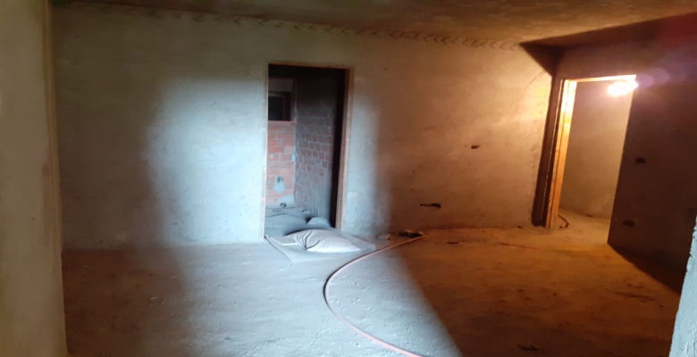 شقة للبيع بالعجوزة نصف تشطيب