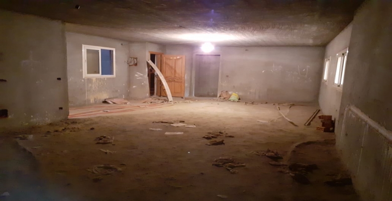 شقة للبيع بالعجوزة نصف تشطيب