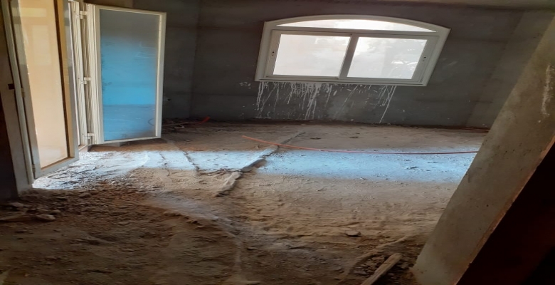 شقة للبيع بالعجوزة نصف تشطيب