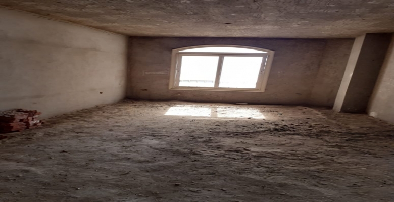 شقة للبيع بالعجوزة نصف تشطيب