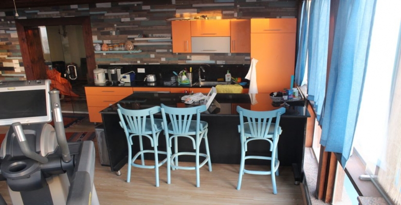 للبيع فيلا مستقله  بموقع مميز لا مثيل له أحلي فيو علي البحيره ولاند سكيب بالتجمع الخامس