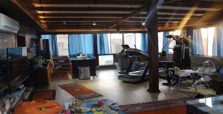 للبيع فيلا مستقله  بموقع مميز لا مثيل له أحلي فيو علي البحيره ولاند سكيب بالتجمع الخامس