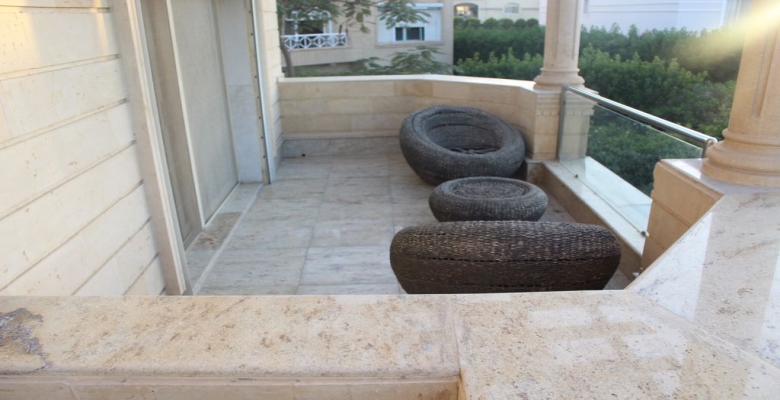 للبيع فيلا مستقله  بموقع مميز لا مثيل له أحلي فيو علي البحيره ولاند سكيب بالتجمع الخامس