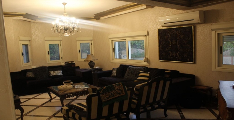 للبيع فيلا مستقله  بموقع مميز لا مثيل له أحلي فيو علي البحيره ولاند سكيب بالتجمع الخامس