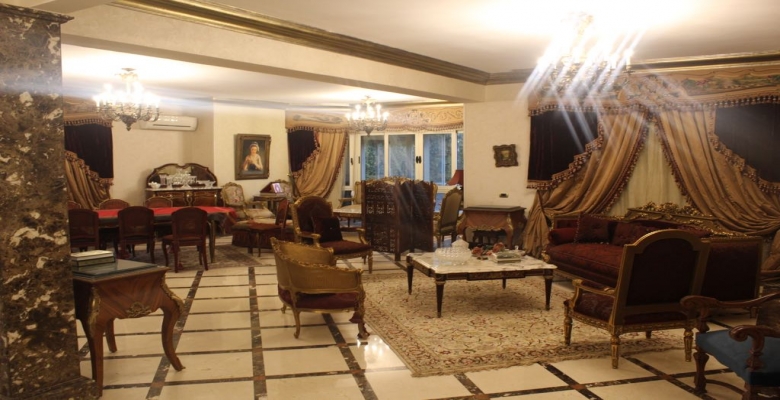 للبيع فيلا مستقله  بموقع مميز لا مثيل له أحلي فيو علي البحيره ولاند سكيب بالتجمع الخامس