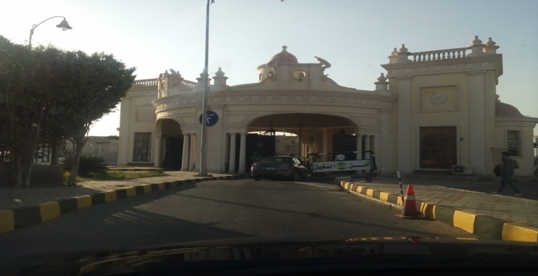 دوبلكس 600 متر للبيع بالتجمع الاول على شارع رئيسى واجهة بحرى 