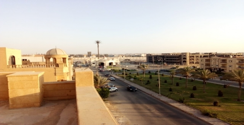 دوبلكس 600 متر للبيع بالتجمع الاول على شارع رئيسى واجهة بحرى 