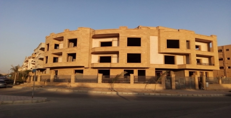 دوبلكس 600 متر للبيع بالتجمع الاول على شارع رئيسى واجهة بحرى 