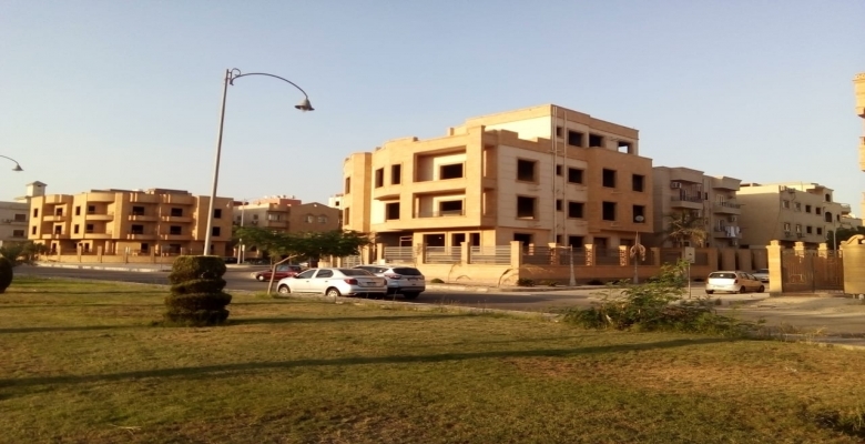 شقة 240 متر للبيع بكمبوند النخيل على شارع رئيسى واجهة بحرى