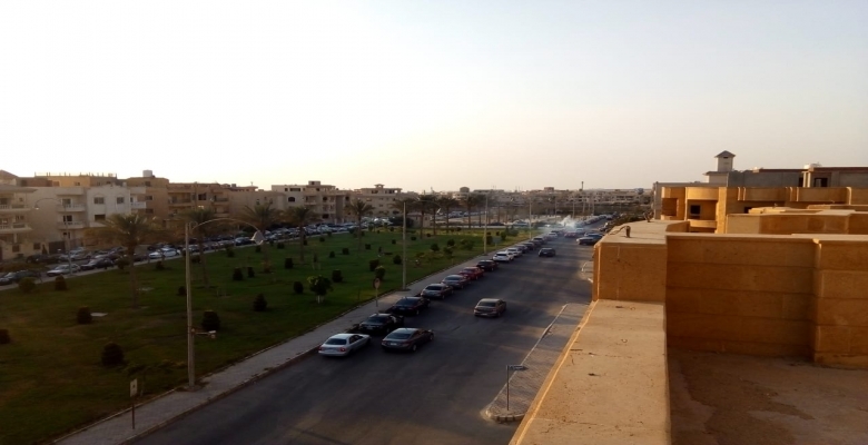 شقة 240 متر للبيع بكمبوند النخيل على شارع رئيسى واجهة بحرى